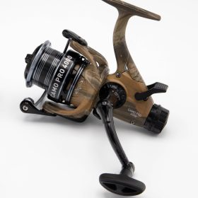 Mulineta Crap si Somn, SIRENA CAMO PRO 4000, cu 10 rulmenti, tambur aluminiu, BaitRunner – produs nou